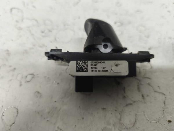 BOUTON LEVE VITRE FIAT - Vue 3